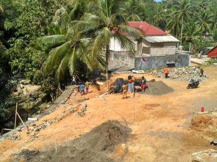 PEMBANGUNAN TPT LAPANGAN DUSUN NGLEDOK